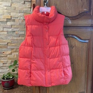 Beautiful Women’s Puffer Vest. Zips and Buttons. EUC!